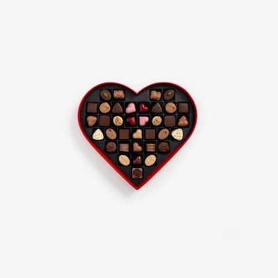 Pralines Selection 36 pcs Heart box Red Velvet