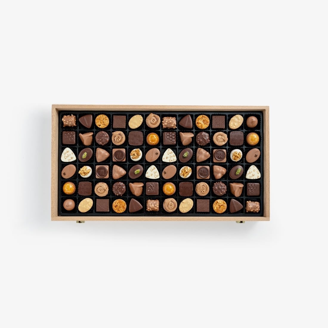 Buy Praline Selection 144 pieces per woodbox from Läderach Buy Praline Selection 144 pieces per woodbox from Läderach