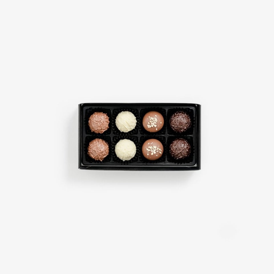 Shop Truffle Selection 8 pcs per box by Läderach