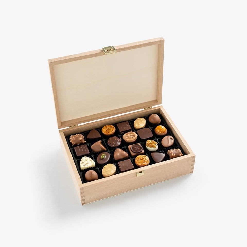 Praline Selection 48 pcs per woodbox: A Luxurious Assortment of Milk