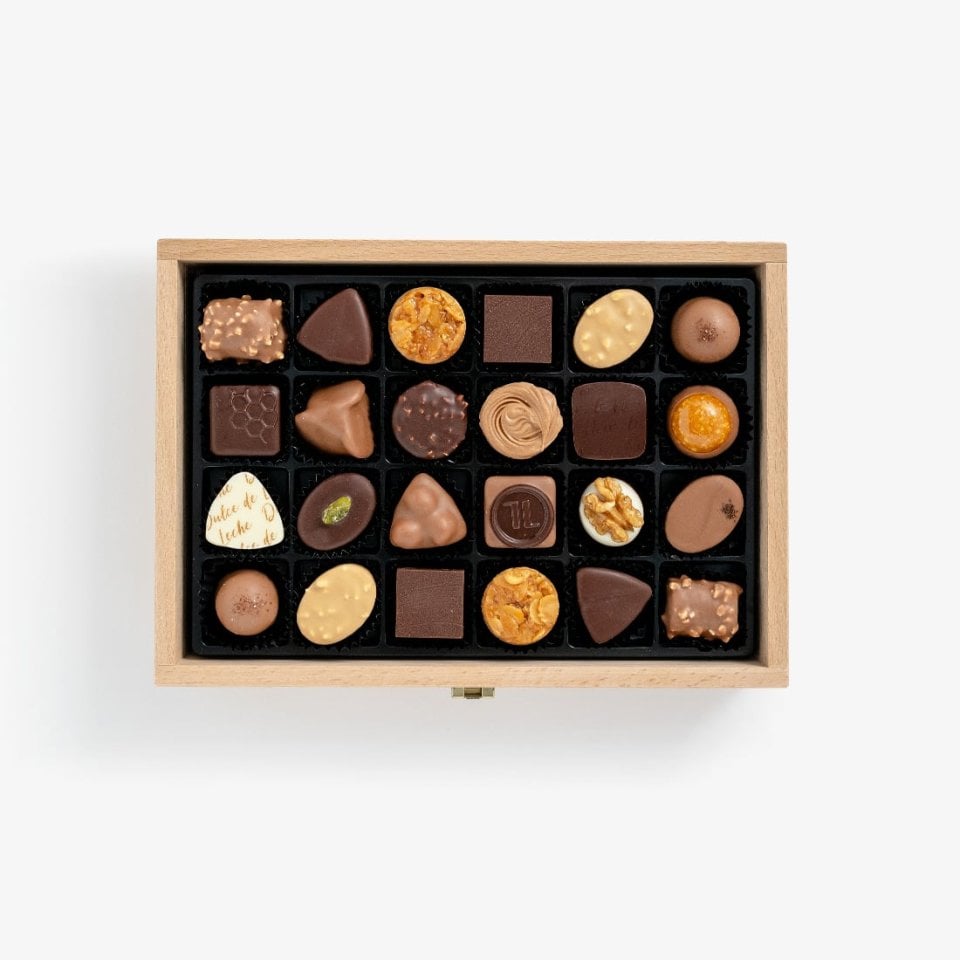 Shop Praline Selection 48 pcs per woodbox by Läderach