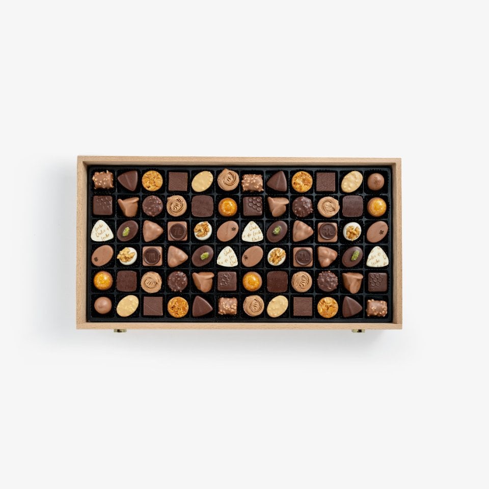 Praline Selection: Exquisite 144-Piece Assortment of Milk