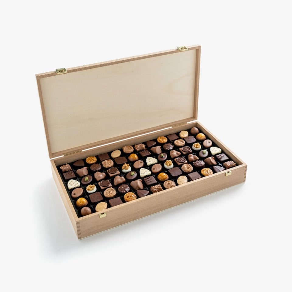 Praline Selection 144 pieces per woodbox
