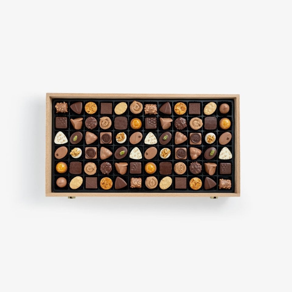Praline Selection 144 pieces per woodbox by Läderach