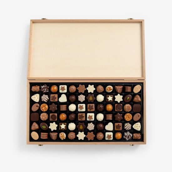 Praline Christmas Selection 144 pcs Wooden Box