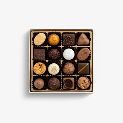 Praline and Truffle Selection with Alcohol boîte à 16 pcs.